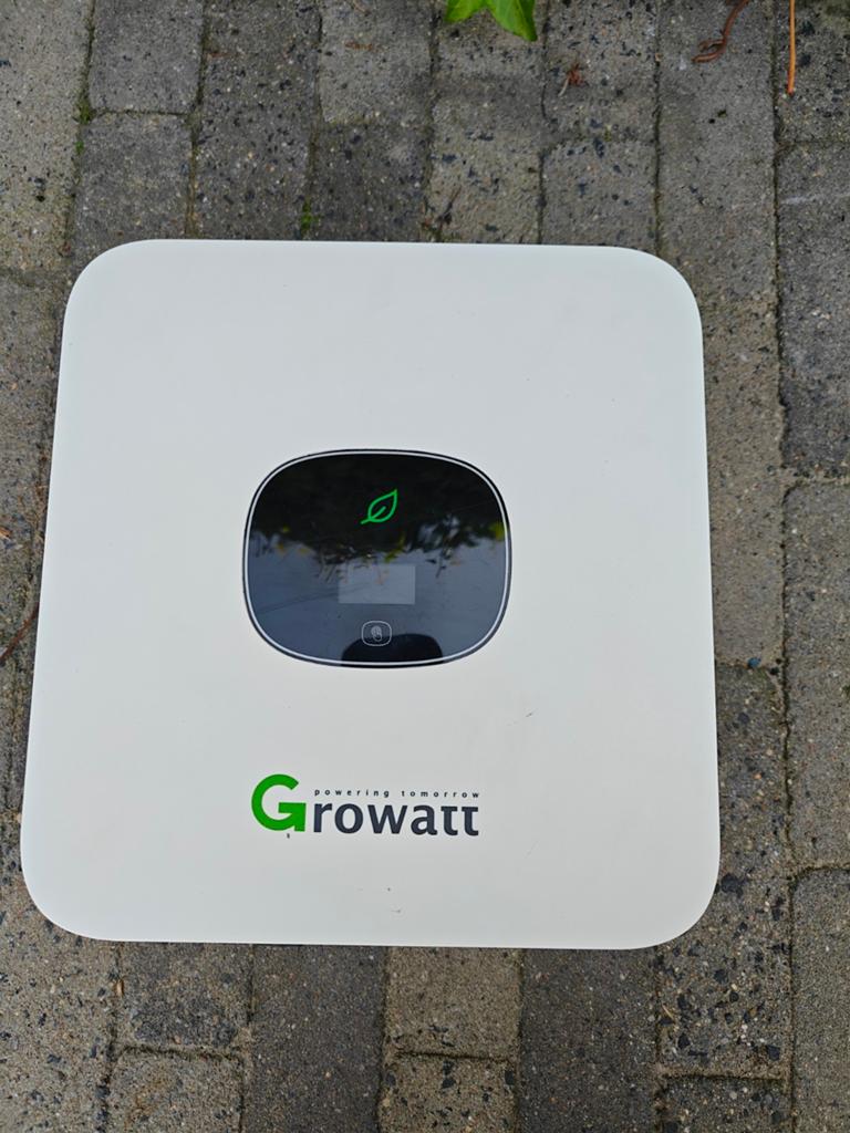 Growatt MIC 2500TL-X omvormer met ShineLanBox, Ophalen of Verzenden, Zo goed als nieuw