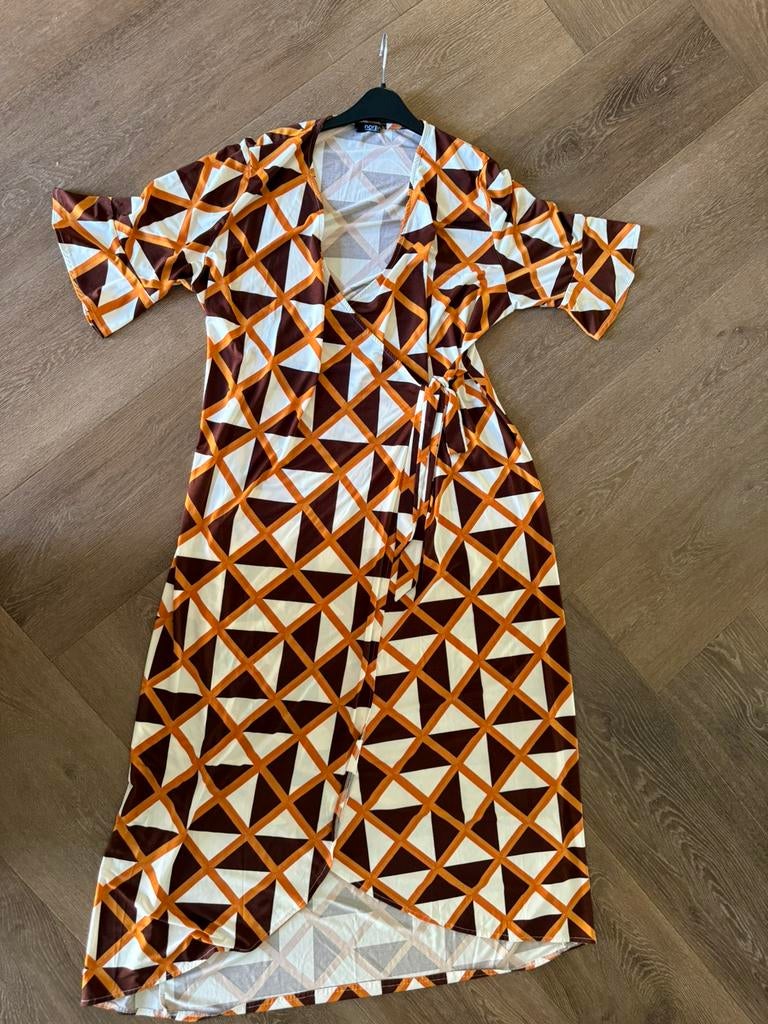 Norah* leuke retro print overslag jurk ( maat 46), Kleding | Dames, Jurken, Verzenden, Maat 46/48 (XL) of groter, Onder de knie