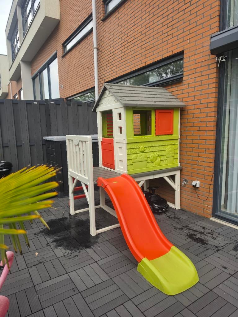 Smoby tuinhuisje met waterglijbaan en trap ALS NIEUW!, Ophalen, Zo goed als nieuw, Glijbaan