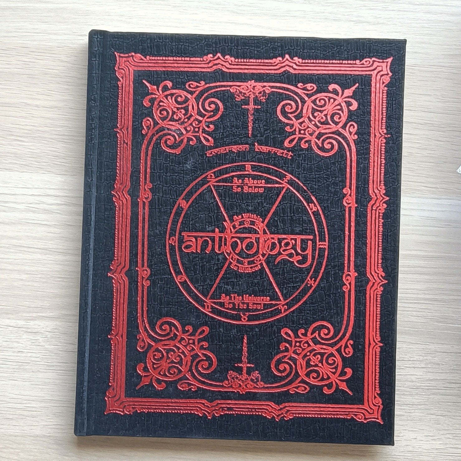 palaye royale novel *signed*, Ophalen of Verzenden, Zo goed als nieuw, Boek, Tijdschrift of Artikel, Gesigneerd
