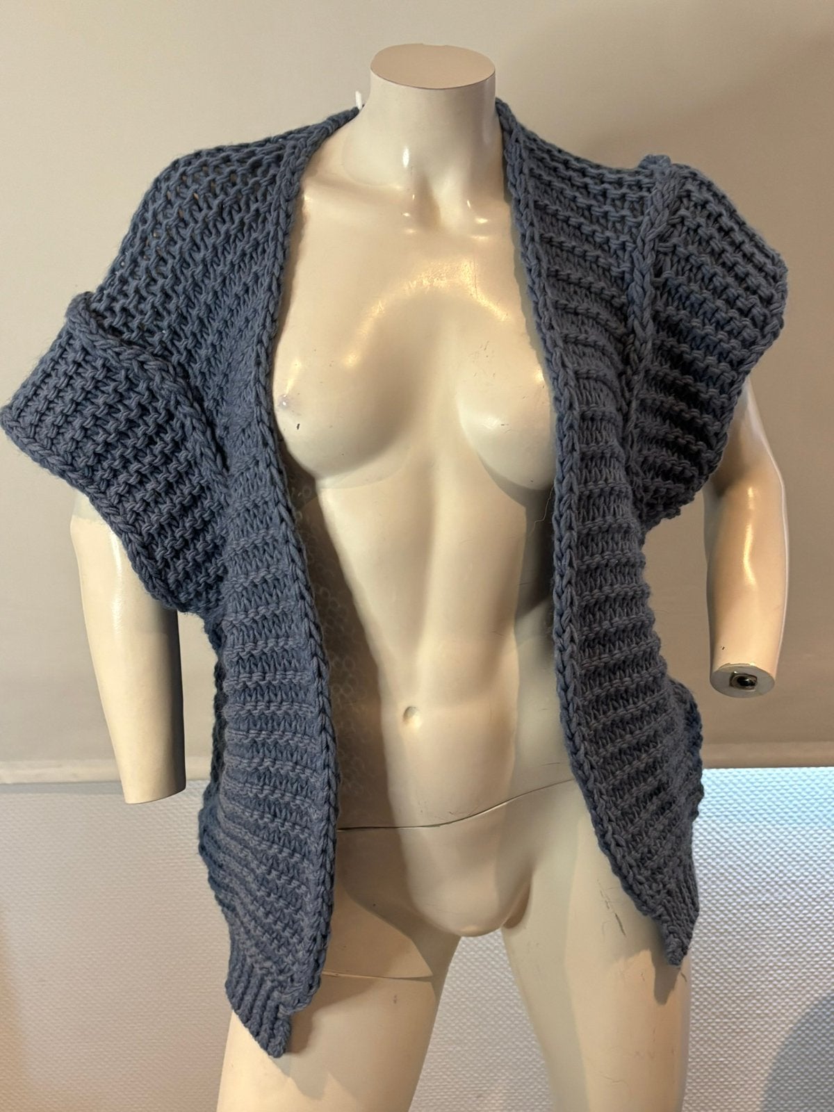 Ambika grof gebreid vest onesize, Ophalen of Verzenden, Zo goed als nieuw, Maat 38/40 (M), Blauw