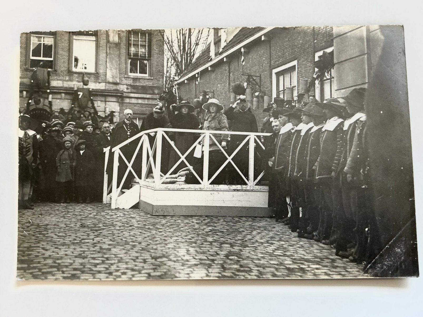 Den Briel Brielle fotokaart Markt Kon. bezoek 1 april 1922, Verzenden, 1920 tot 1940, Ongelopen, Zuid-Holland