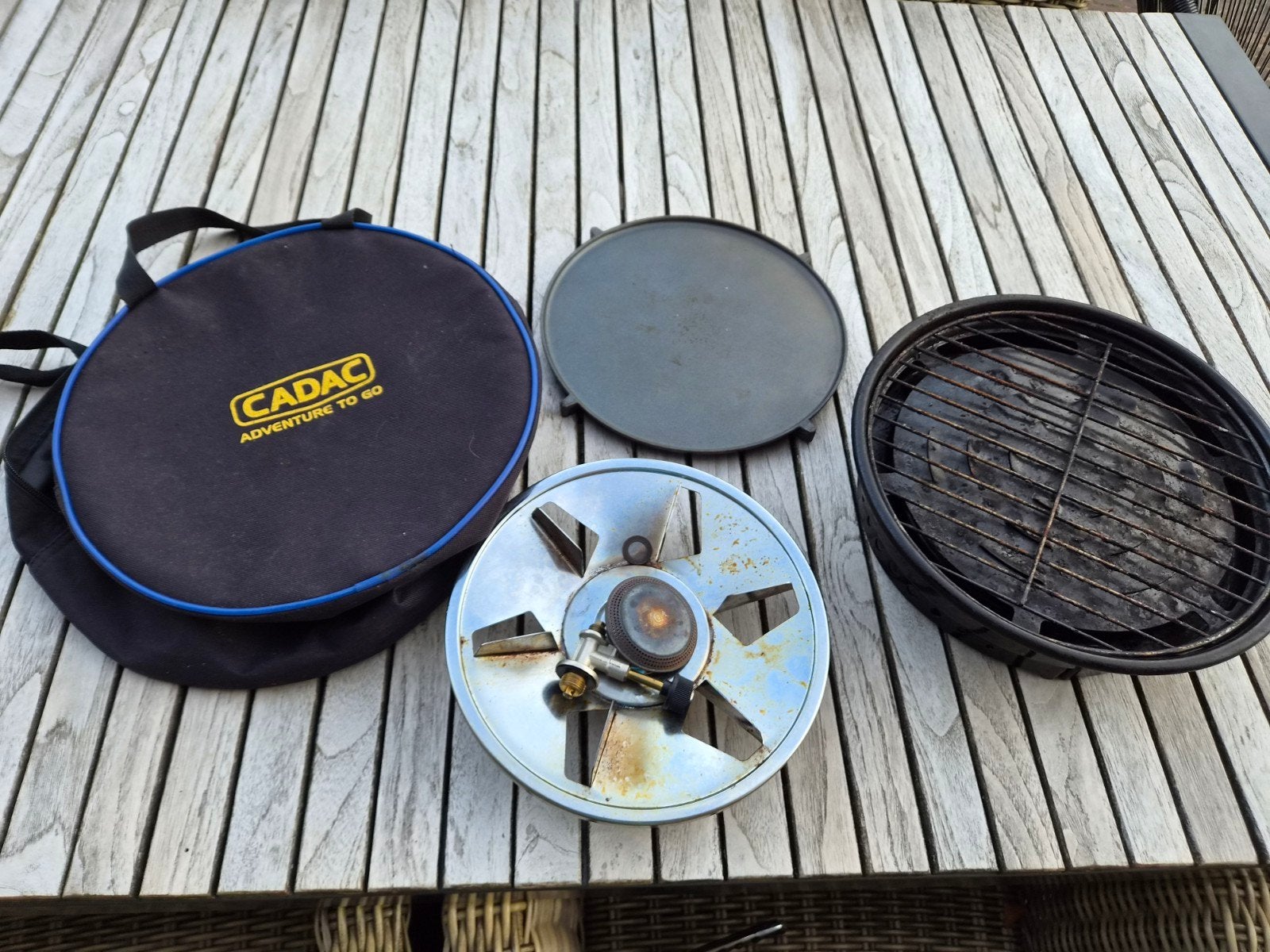 Cadac BBQ met 2 gasflessen, grill- en bakplaat, Ophalen of Verzenden, Gebruikt, Cadac