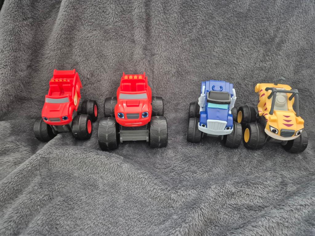 Blaze en de Monsterwielen speelgoedauto's (4 stuks), Ophalen of Verzenden, Gebruikt