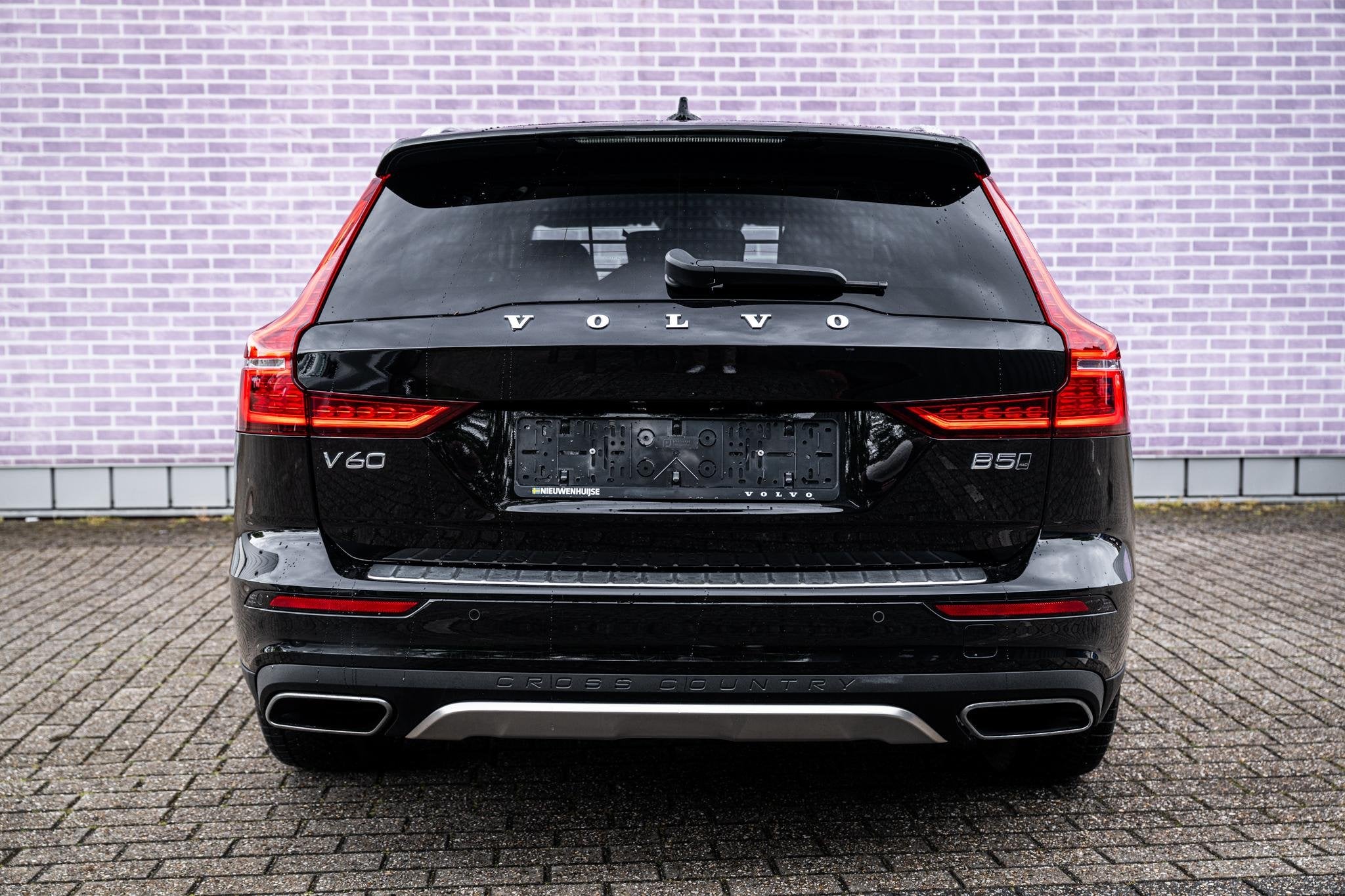Foto 9 van Volvo V60 Cross Country 2.0 B5 AWD Pro | Achteruitrijcamera