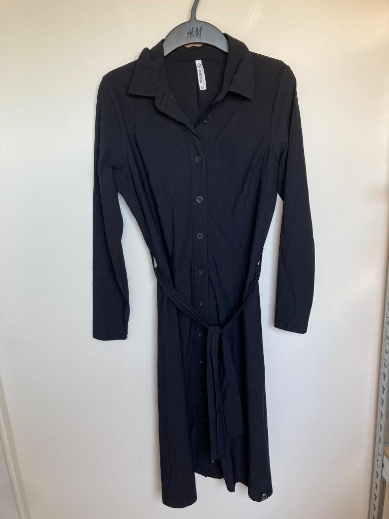 Zoso zwarte doorknoopjurk met ceintuur travel maat XS, Kleding | Dames, Zwart, Ophalen of Verzenden, Waterlandplein 113, Amsterdam