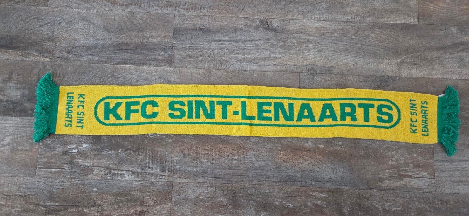 Sjaal KFC Sint Lenaats, Verzamelen, Sportartikelen en Voetbal, Ophalen of Verzenden, Zo goed als nieuw, Buitenlandse clubs, Vaantje of Sjaal