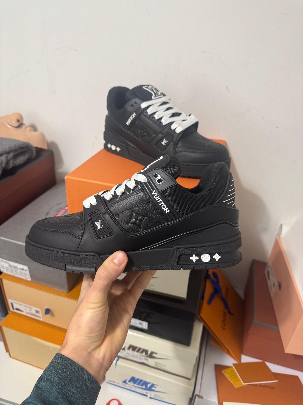 Vuitton Trainer Black Embossed Monogram sneaker, Kleding | Heren, Schoenen, Ophalen of Verzenden, Nieuw