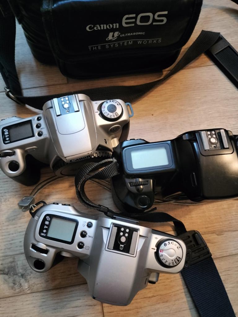 Canon EOS 300 500N 1000F canon 3 stuks, Audio, Tv en Foto, Fotocamera's Analoog, Ophalen of Verzenden, Spiegelreflex, Canon
