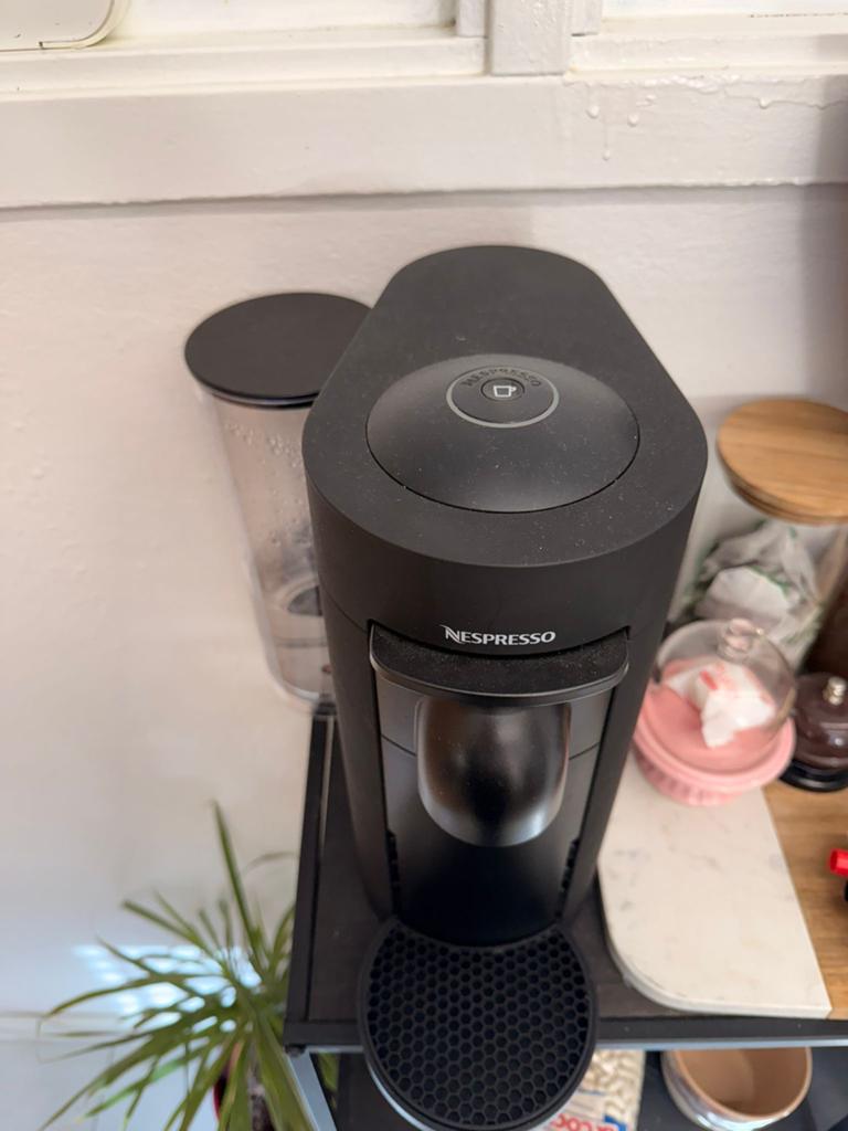 Nespresso Magimix Vertuo Pop Koffiemachine Zwart, Ophalen, Koffiemachine, Zo goed als nieuw, 2 tot 4 kopjes
