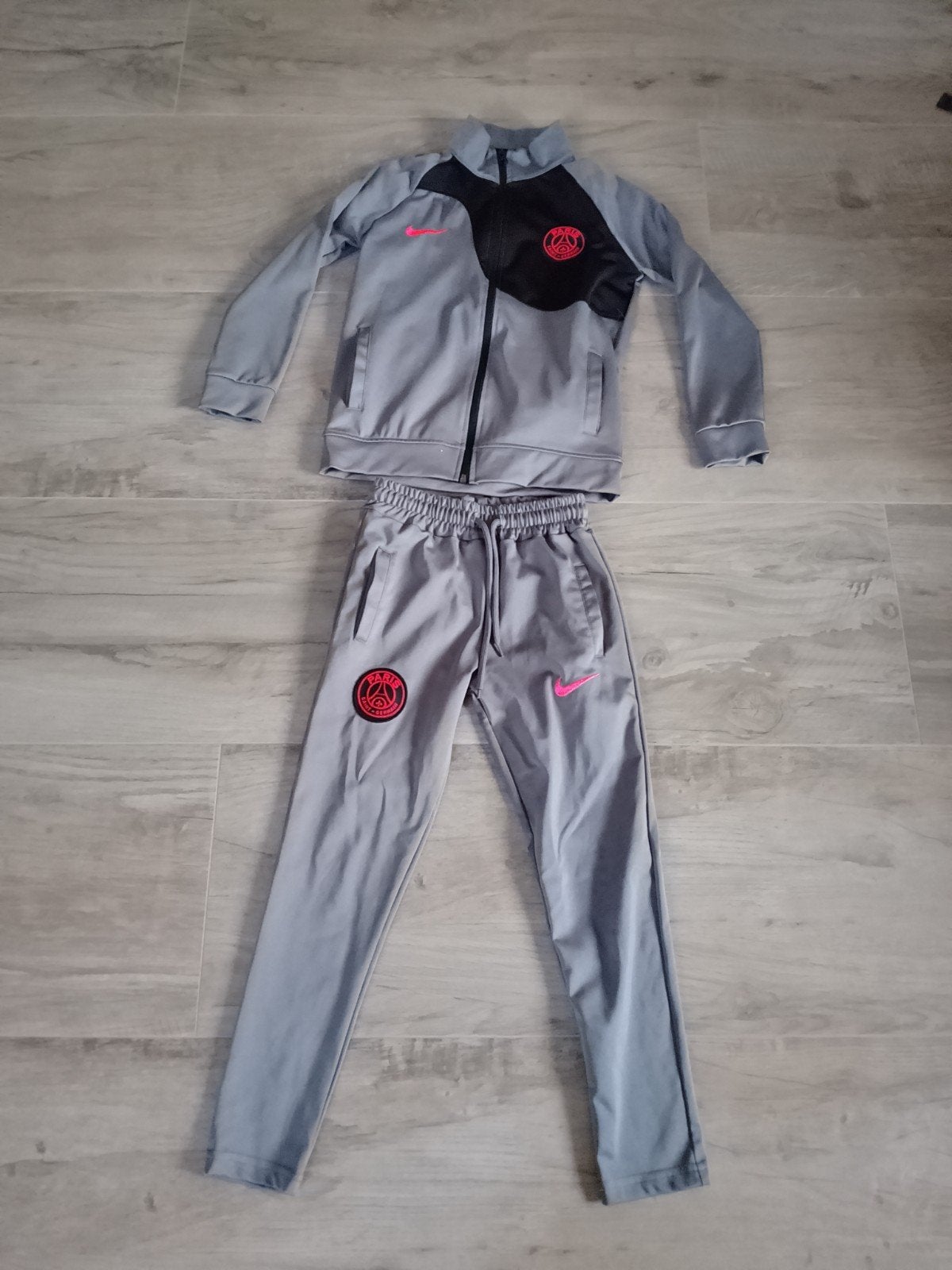 Nike Paris Saint-Germain Trainingspak Maat 140, Ophalen of Verzenden, Zo goed als nieuw, Setje, Nike