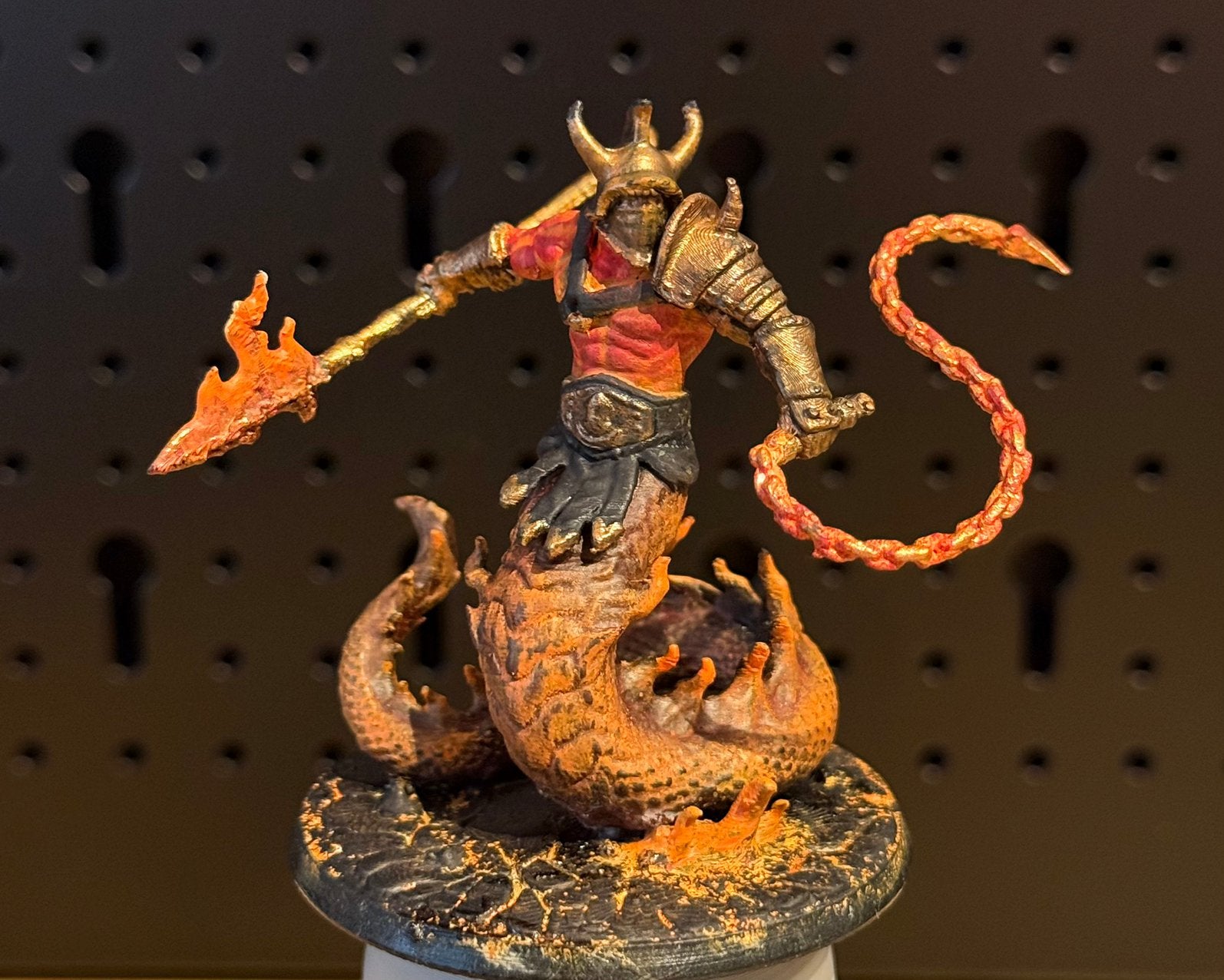 D&D Mini: Vuur Demon/Salamander met 50mm basis, Ophalen of Verzenden, Zo goed als nieuw, Groter dan 1:35, Figuur of Figuren