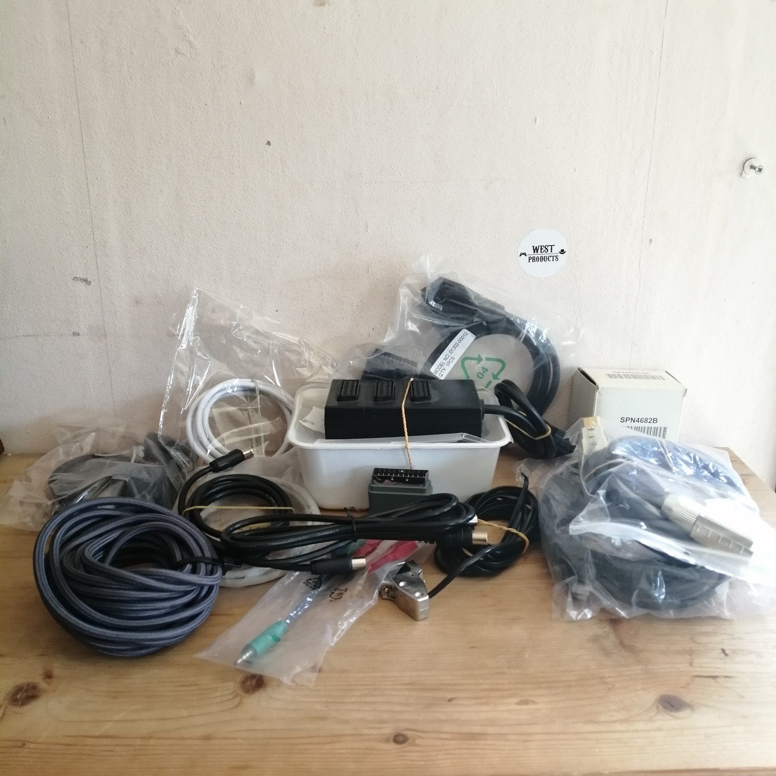 Heel veel Kabels o.a. AV Kabels & Opladers, Audio, Tv en Foto, Audiokabels en Televisiekabels, ., Ophalen of Verzenden, Zo goed als nieuw