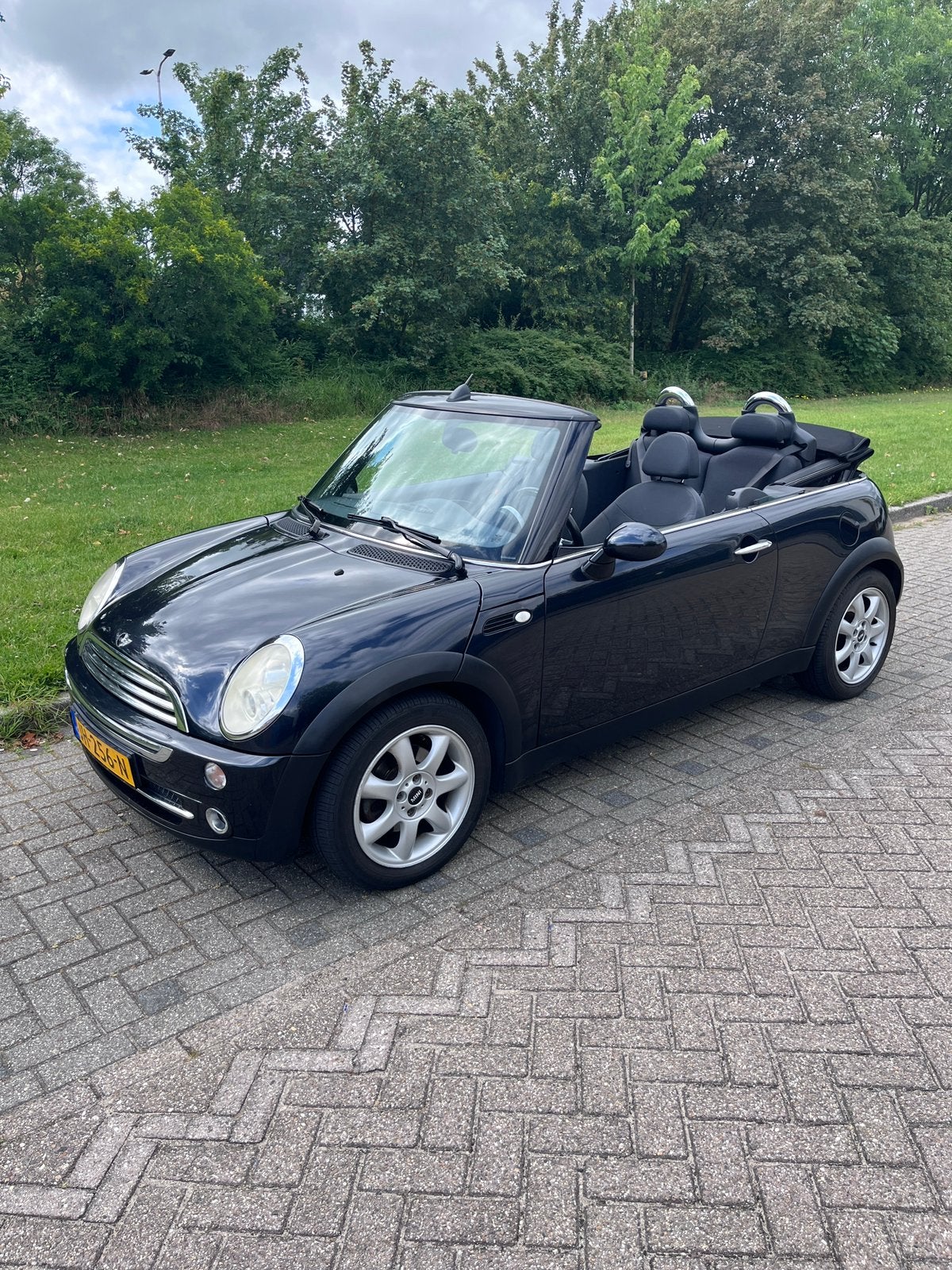 Sportieve zwarte cabrio Mini 1.6 16V Cooper, Voorwielaandrijving, Stof, 4 cilinders, Cabriolet