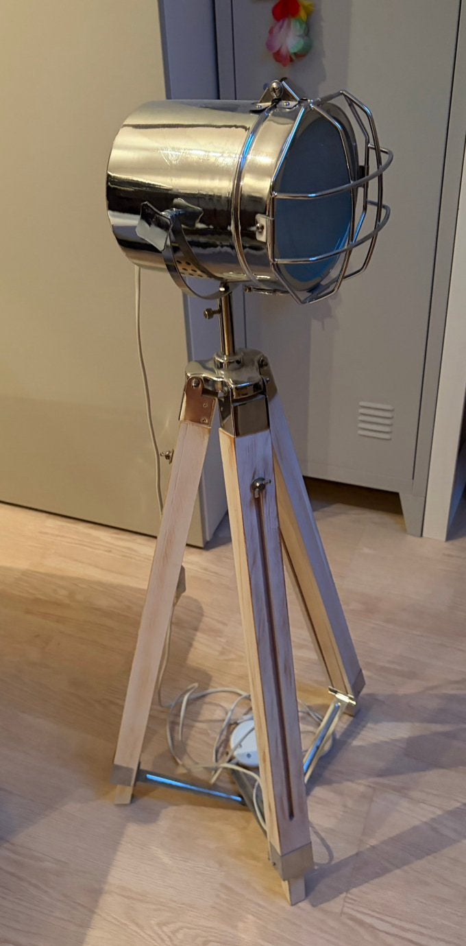 Industriële lamp met uitschuifbare poten, Huis en Inrichting, Lampen | Vloerlampen, Ophalen, Zo goed als nieuw, Hout, 150 tot 200 cm