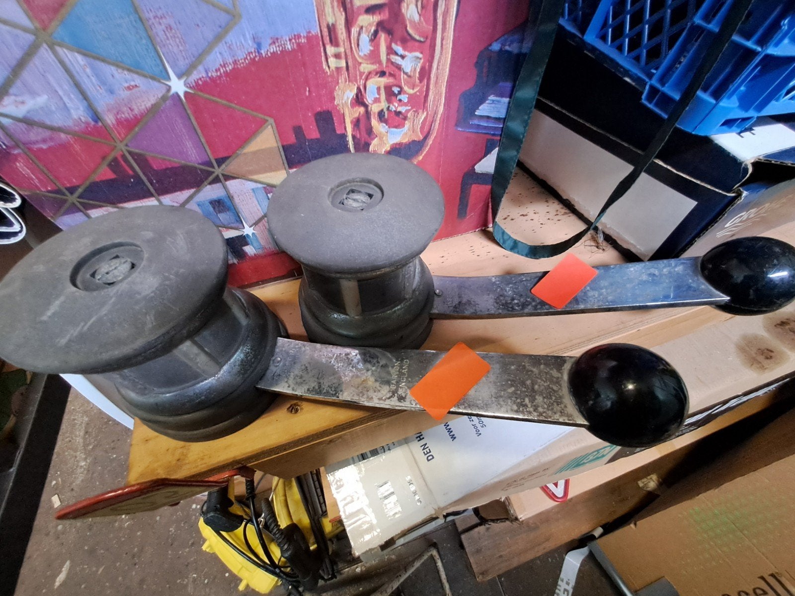 2x schootslier, Ophalen