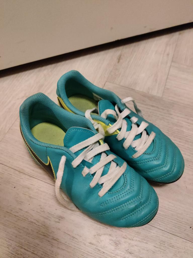 Voetbalschoenen maat 34, Sport en Fitness, Voetbal, Maat XS of kleiner, Ophalen, Schoenen