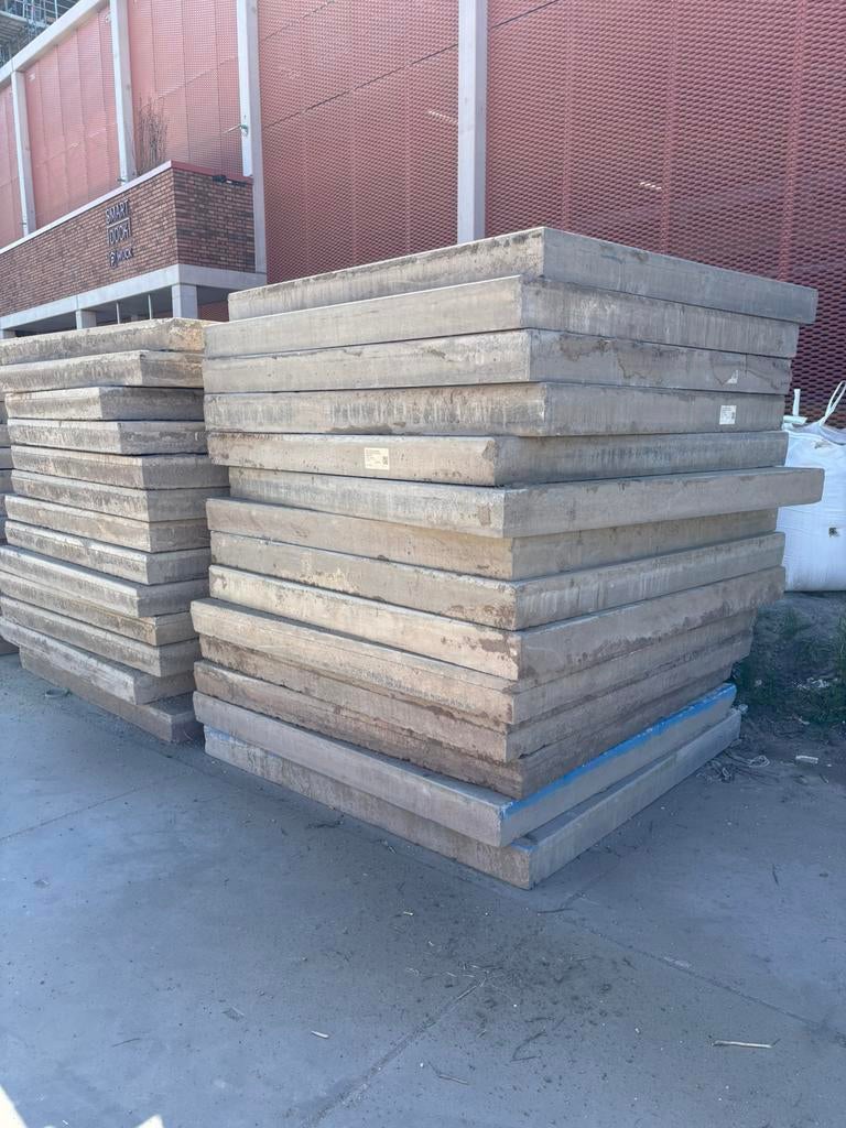 44 stuks gebruikte stelconplaten betonplaten 2x2m 16cm dik, Ophalen of Verzenden, Zo goed als nieuw, Minder dan 180 cm, Palen