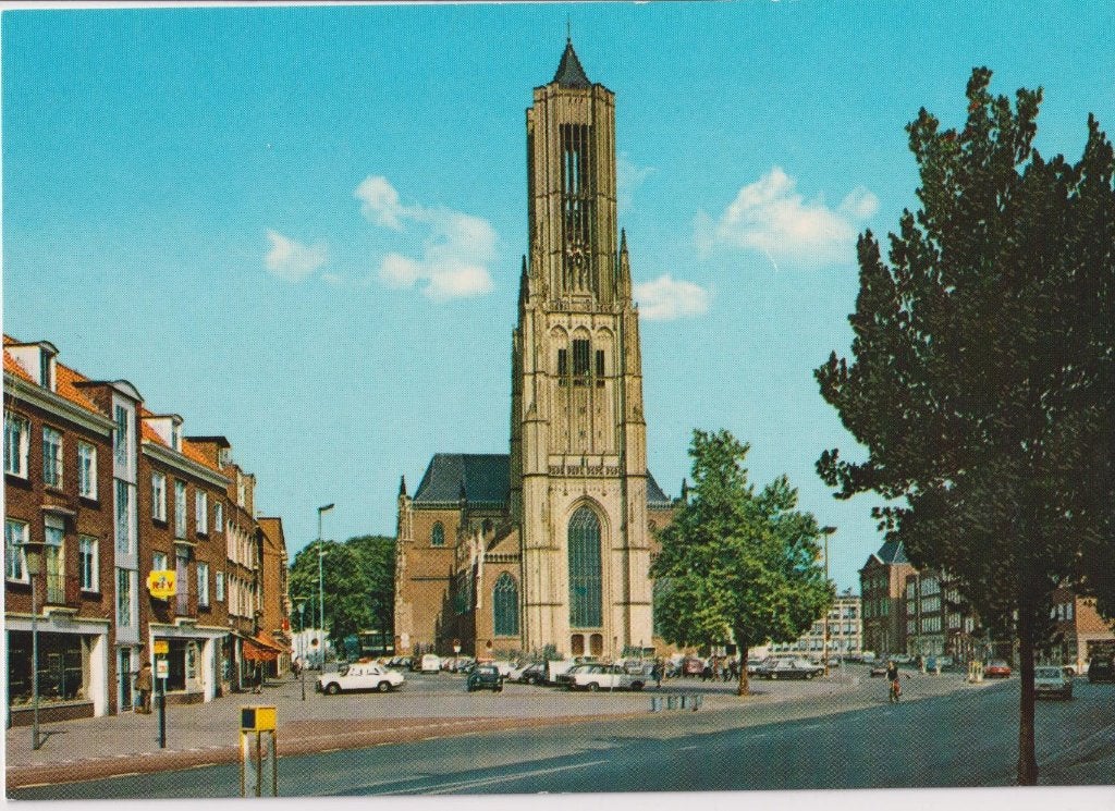 Arnhem, Eusebiuskerk met auto's, Verzamelen, Ophalen of Verzenden, 1960 tot 1980, Ongelopen, Gelderland