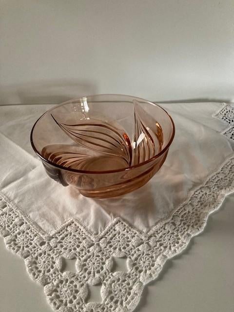 art deco roze persglas schaal Luminarc France PUNTGAAF, Antiek en Kunst, Antiek | Glas en Kristal, Ophalen of Verzenden
