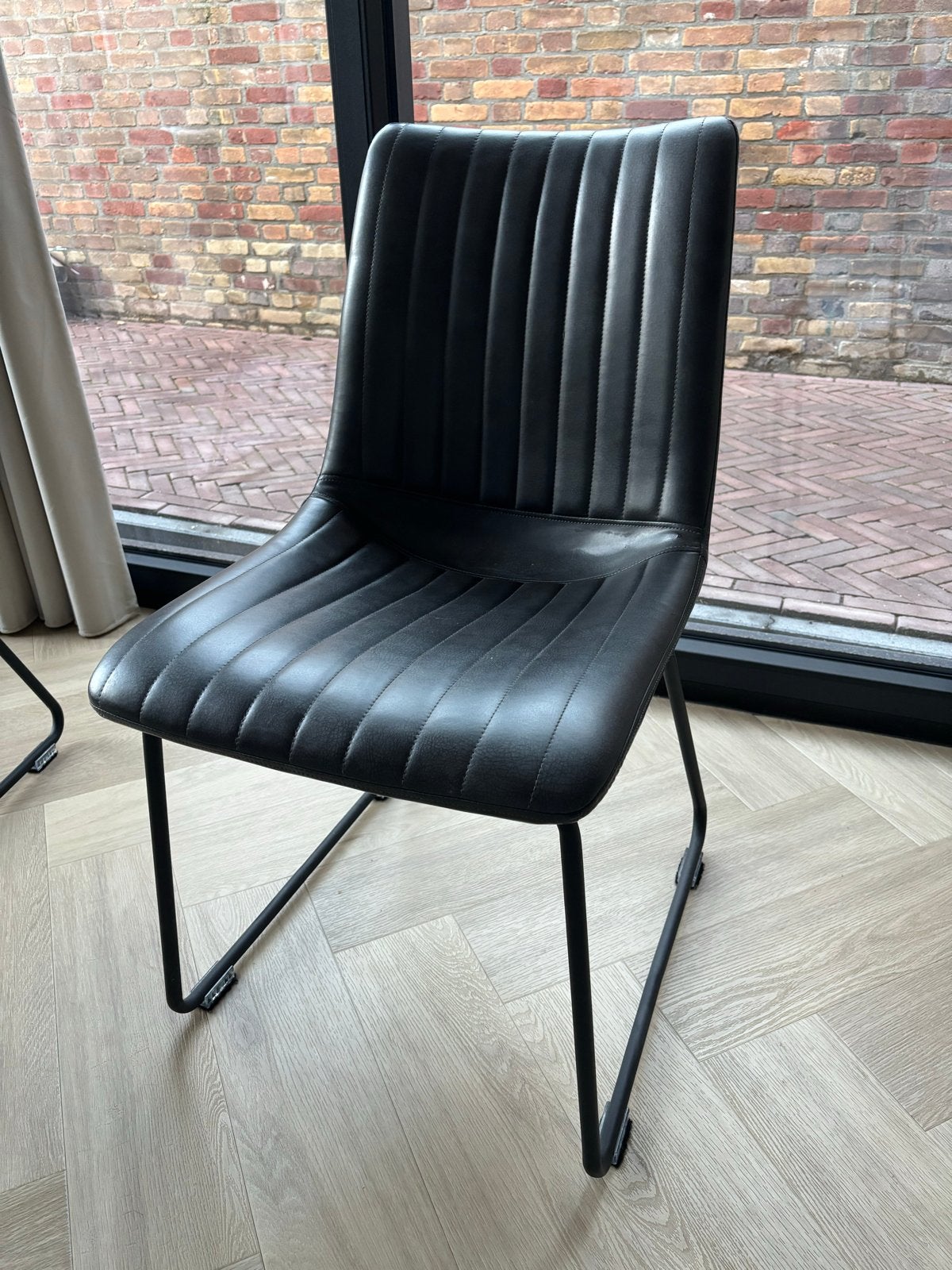 Donkere eetkamerstoelen met metalen onderstel, Ophalen, Gebruikt, Vier, Metaal
