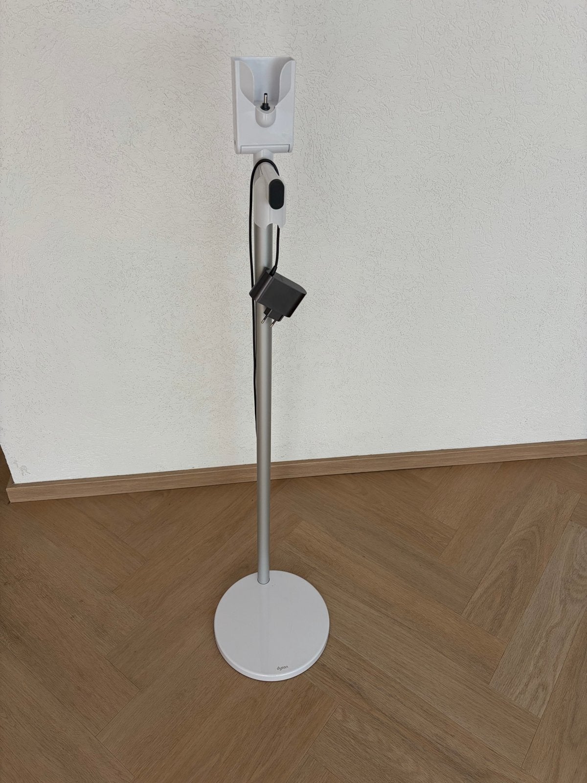 Dyson V12 Floor Dok (vloerdock/oplaadstandaard), Witgoed en Apparatuur, Stofzuigers, Ophalen, Oplaadstation, Zo goed als nieuw