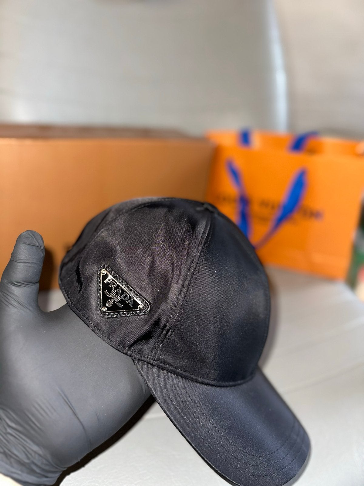 Prada pet - Zwart - Maat M, Ophalen of Verzenden, Zo goed als nieuw, Pet