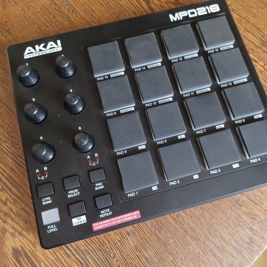 akai mpd 218 drumpad midi controller, Ophalen of Verzenden, Zo goed als nieuw