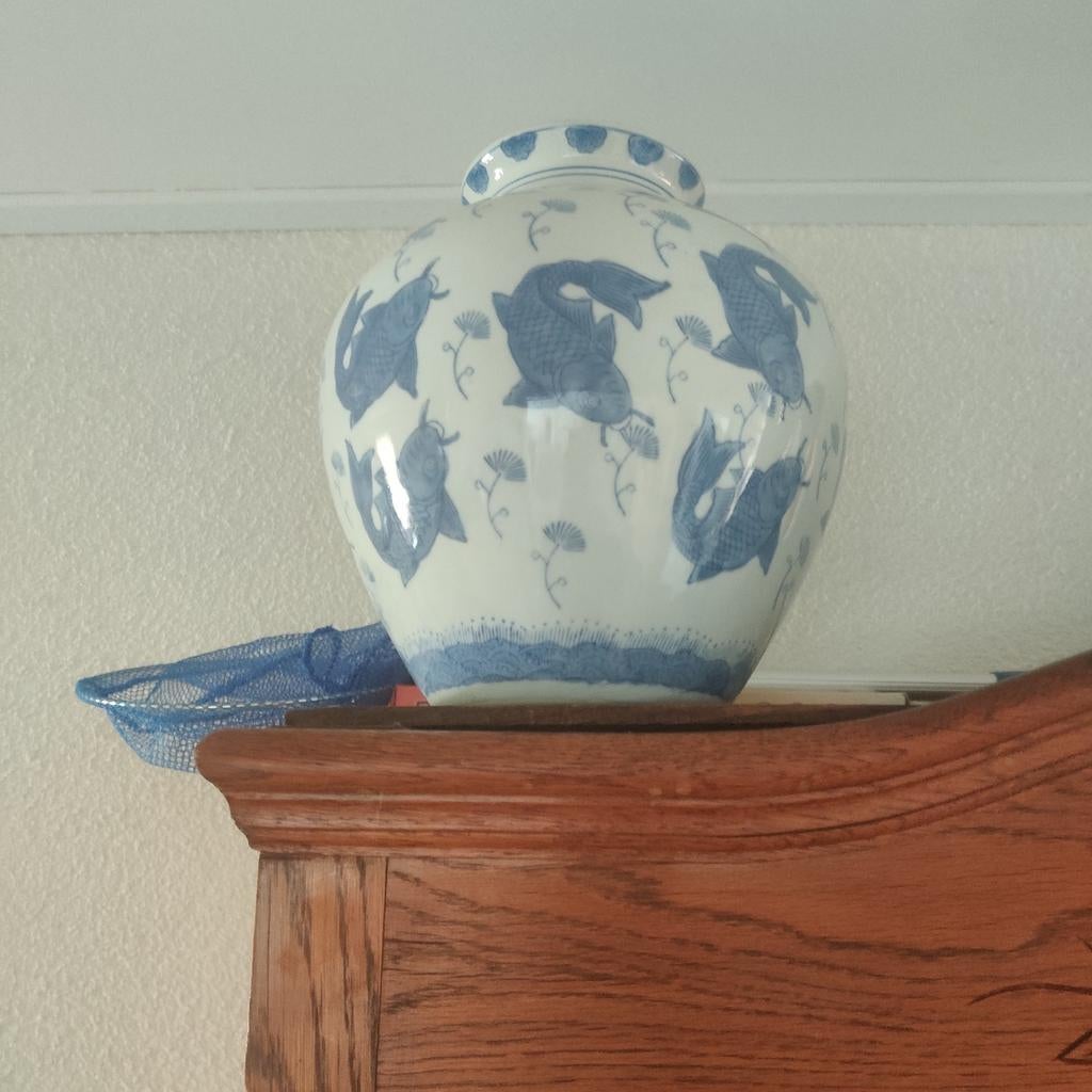 Witte vaas met blauwe vissen, Antiek en Kunst, Ophalen
