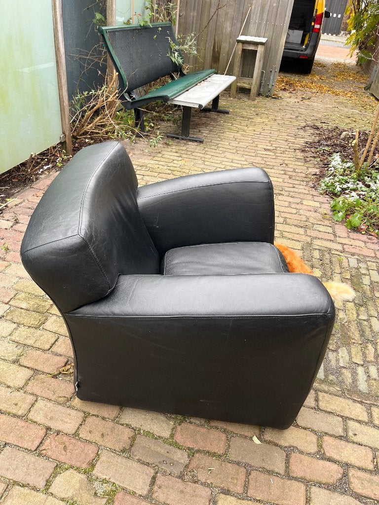 Label Barzoi fauteuil Gerard van de Berg Zwart leer, Gebruikt, 75 tot 100 cm, Dutch Design Mancave Brutalisme Loungen, 50 tot 75 cm
