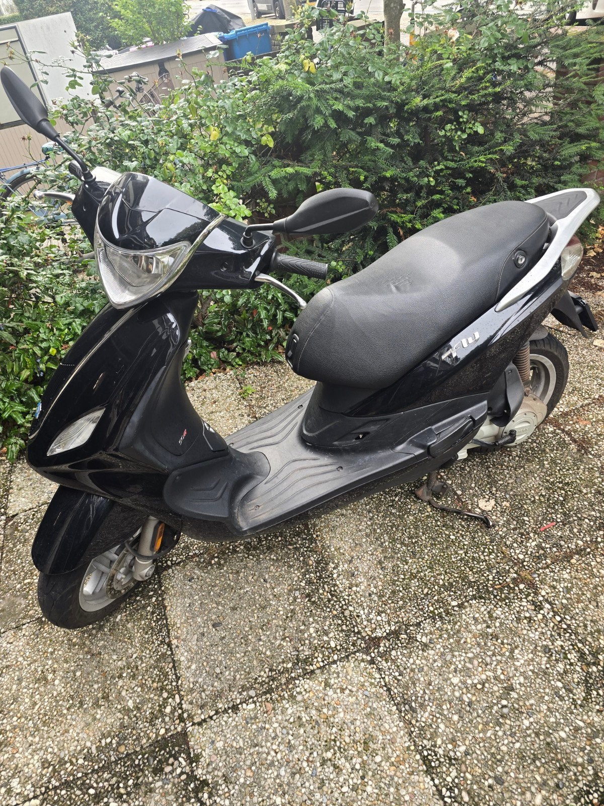Piaggio Fly Scooter Zwart - Goed Onderhouden, Gebruikt, Maximaal 45 km/u, Ophalen of Verzenden, Fly