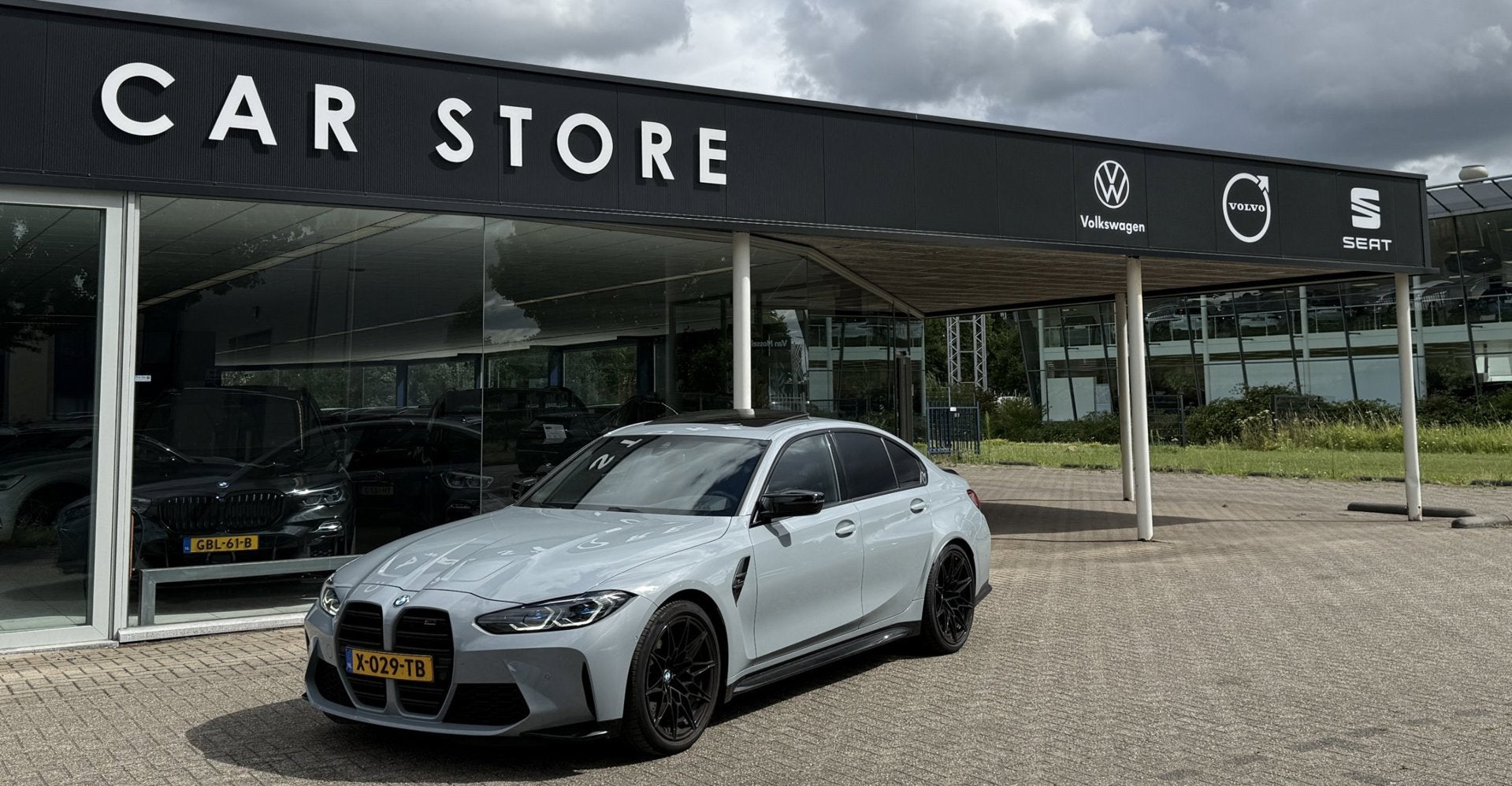 BMW IX2 EDrive20 67 kWh 100% SOH M-Sport Vol uitgevoerd, Auto's, BMW, Leder en Stof, Zwart, Origineel Nederlands, 204 pk