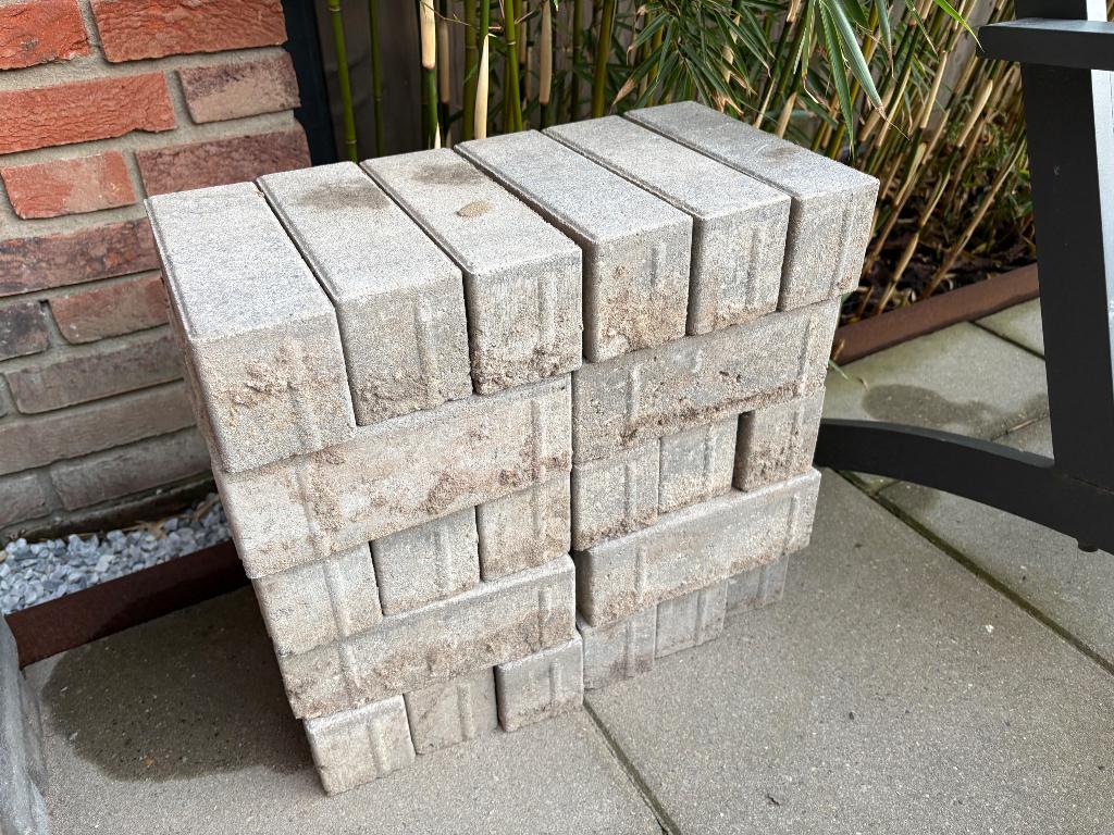 Grijze klinkers (30 stuks), Tuin en Terras, Ophalen, Klinkers, Zo goed als nieuw, Minder dan 5 m²