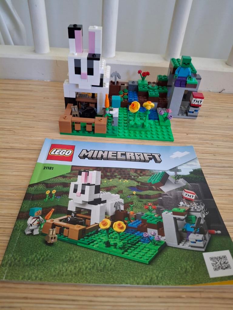 Lego Minecraft 21181 Rabbit Ranch compleet met boekje, Kinderen en Baby's, Speelgoed | Duplo en Lego, Zo goed als nieuw, Lego