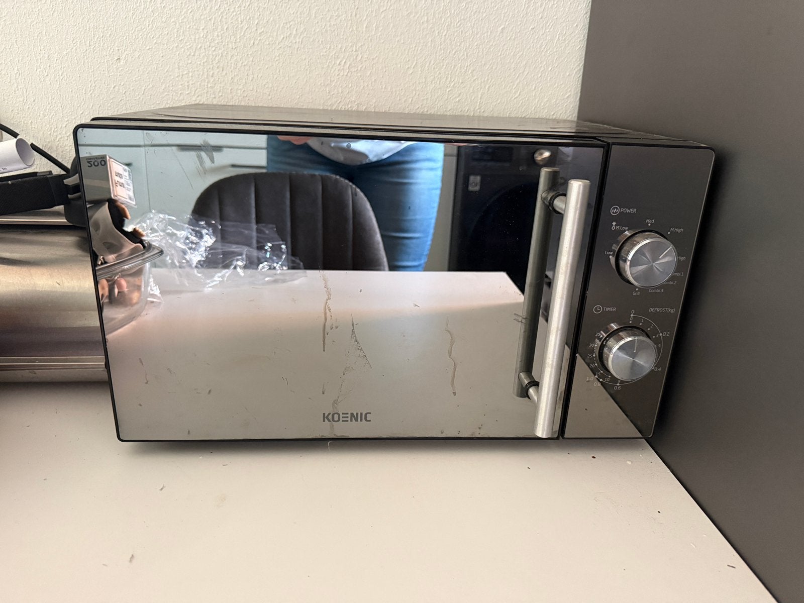 Koenic magnetron 700W, Ophalen, Zo goed als nieuw