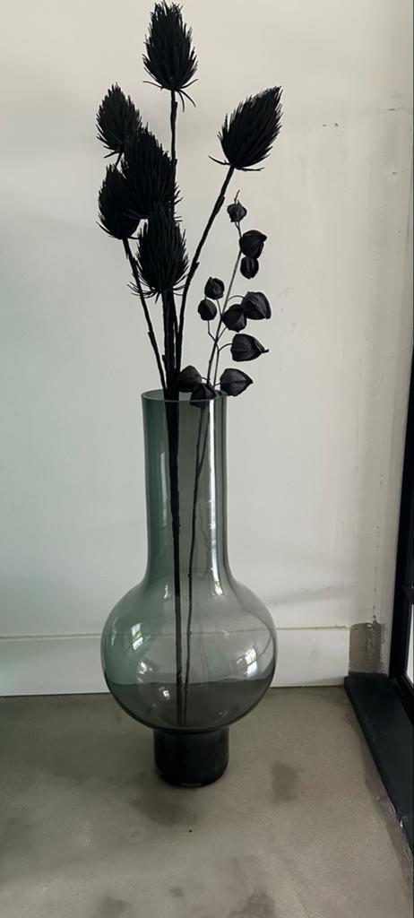 Grote glazen vaas met pauwenveren en droogbloemen, Ophalen, Zo goed als nieuw