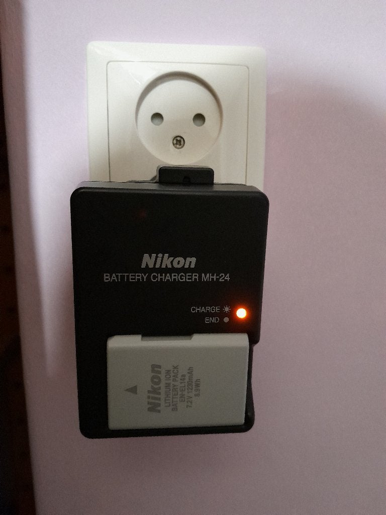 NIKON MH-24 voor EN-EL14 accu's, Audio, Tv en Foto, Nikon, Acculader, Nikon, Automatische uitschakeling