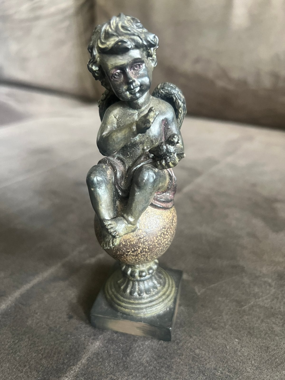Vintage Beeldje Engel met Vogel in de Hand op zijn Sokkel., Verzamelen, Ophalen of Verzenden, Zo goed als nieuw, Fantasy