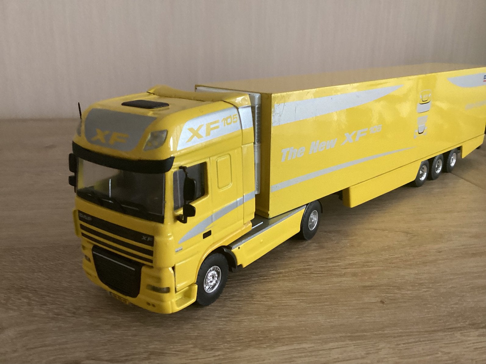 Nieuwstaat DAF 105 XF Spiegels Spoilers enz Koeloplegger, Ophalen of Verzenden, Zo goed als nieuw, Bus of Vrachtwagen, Lion Toys