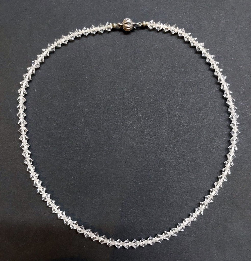 Ketting van geslepen bergkristal., Sieraden, Tassen en Uiterlijk, Kettingen, Ophalen of Verzenden, Gebruikt, Wit, Steen of Mineraal