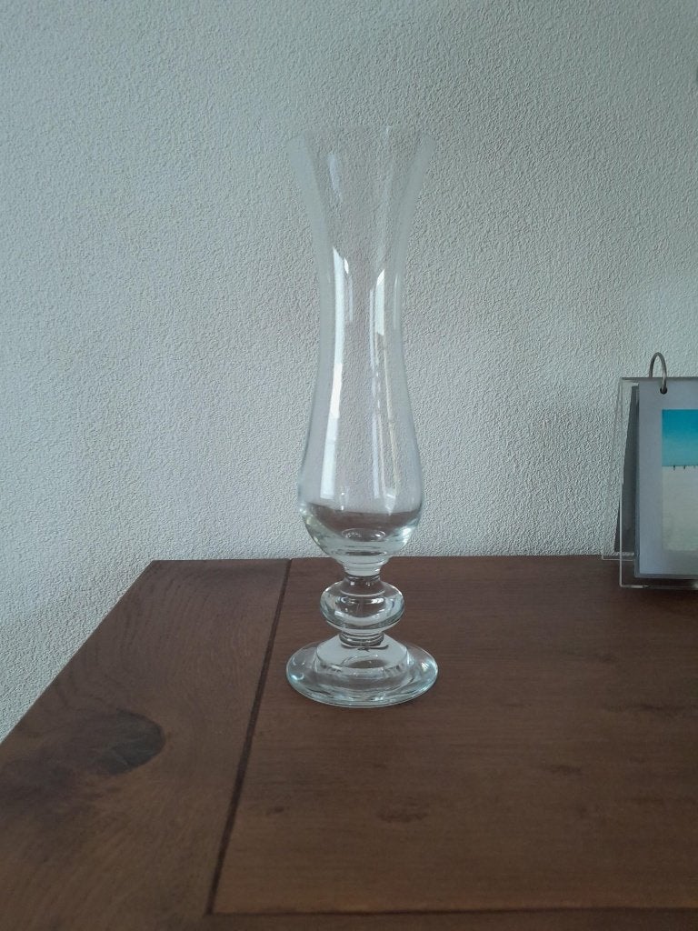 leuk vaasje vaas van glas 26 cm hoog., Ophalen of Verzenden, Zo goed als nieuw, Glas, 26 cm