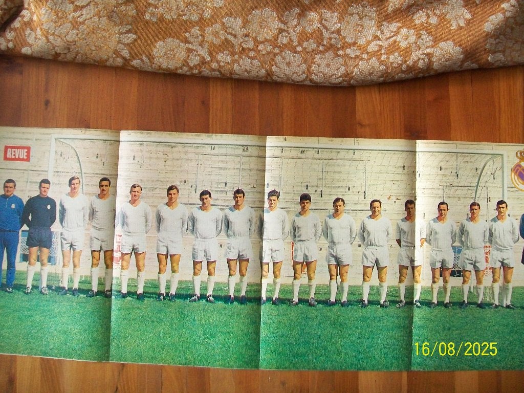 Real Madrid uitklapposter Revue seizoen 1965 - 1966, Verzenden, Zo goed als nieuw, Buitenlandse clubs, Poster, Plaatje of Sticker