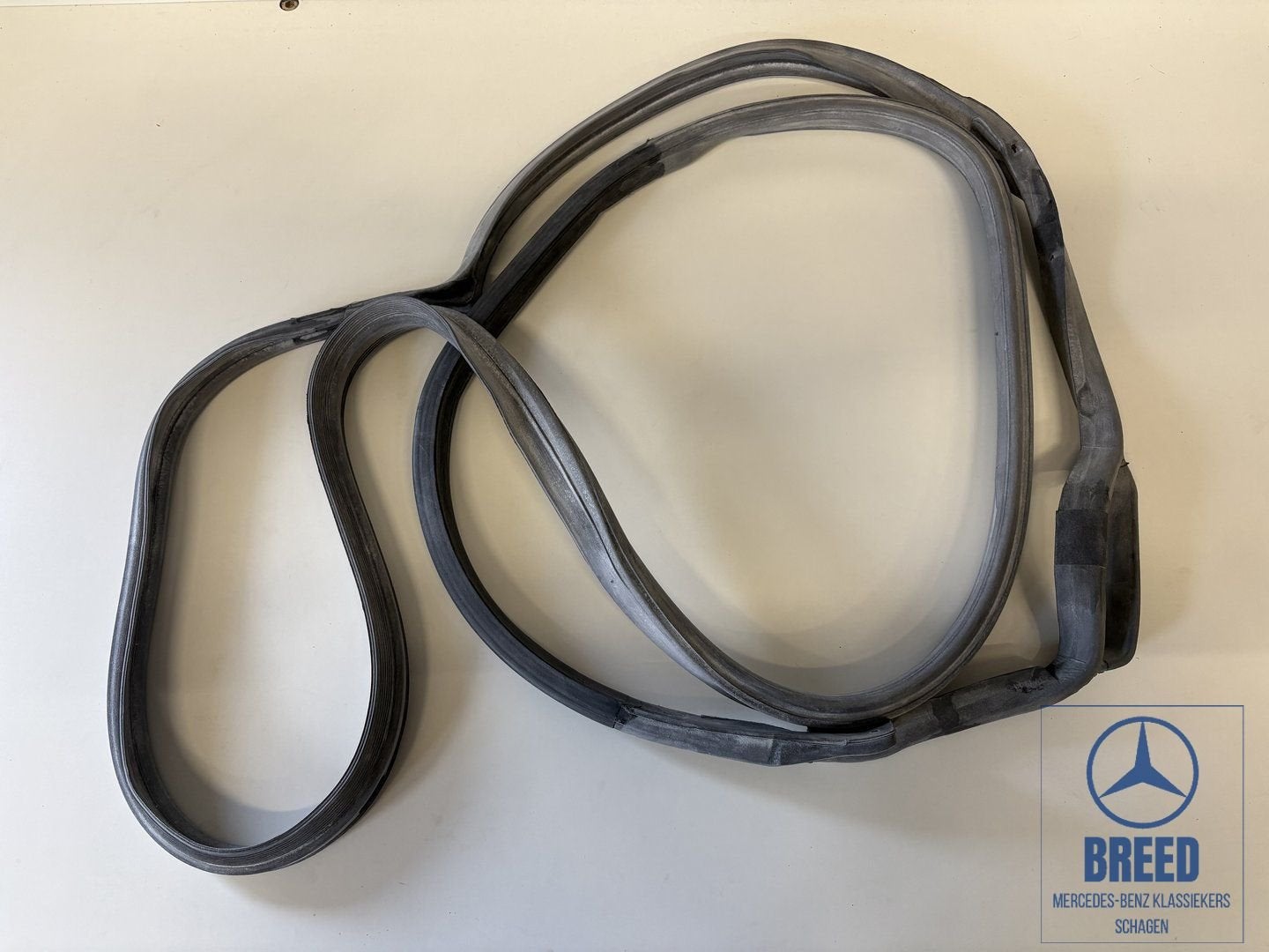 Deurrubber rechtsachter voor Mercedes-Benz W123 sedan origin, -, Nieuw, Ophalen of Verzenden, -