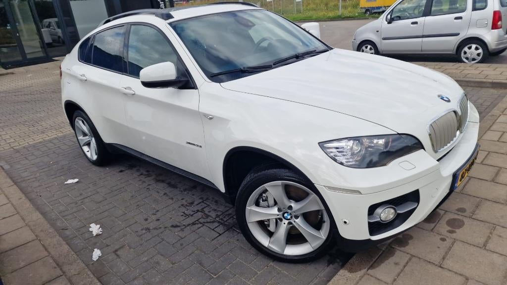 BMW X6 4.4 Xdrive 50i AUT 2010 Wit, Auto's, Automaat, 2165 kg, 8 cilinders, Wit