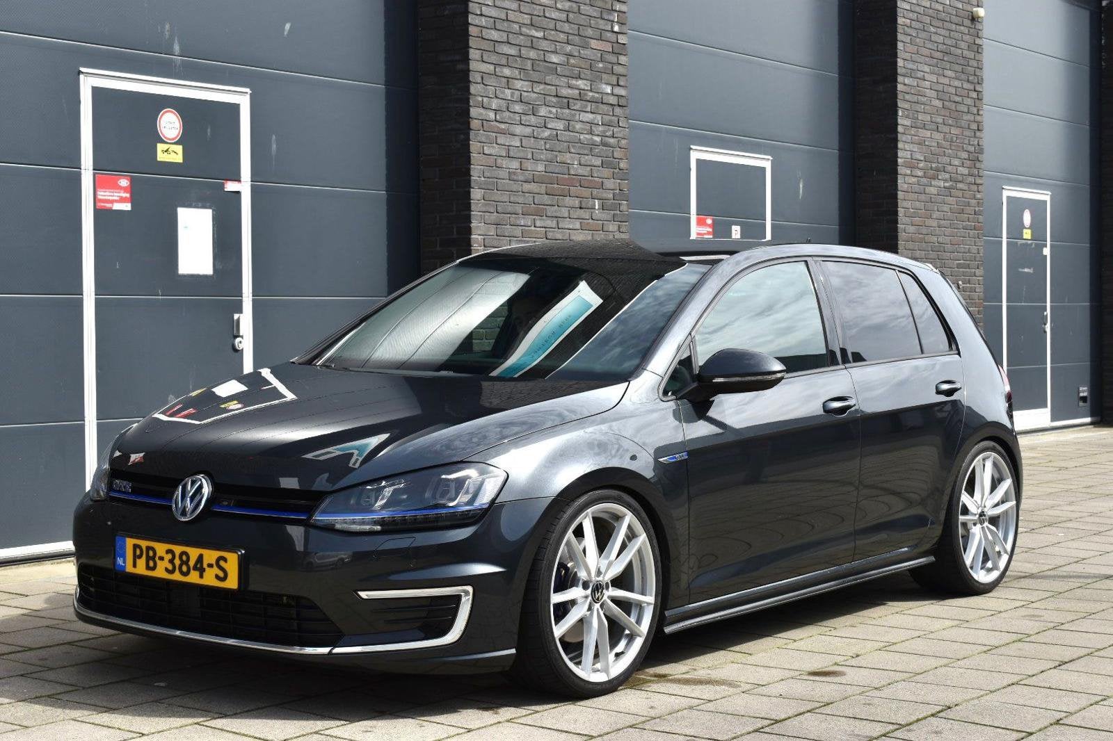 Volkswagen Golf GTE 1.4 TSI - 150 PK - Automaat - Steel Grey, Auto's, Volkswagen, Stof, 4 cilinders, Zwart, Plug-in hybride