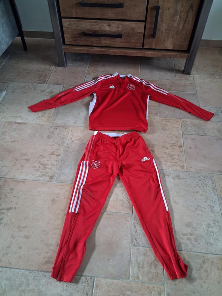 Voetbalpak lange broek en shirt Ajax maat 164-176, Sport en Fitness, Voetbal, Maat XS of kleiner, Ophalen of Verzenden, Gebruikt