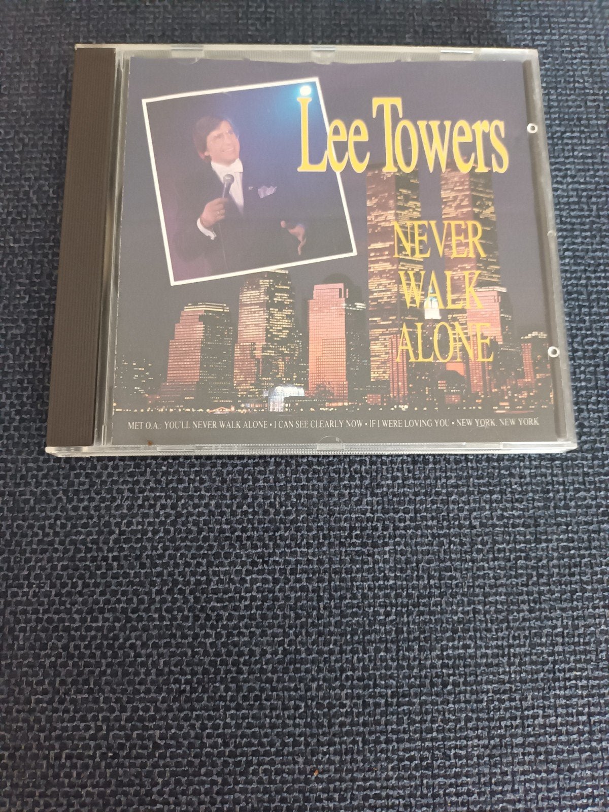 LEE TOWERS . NEVER WALK ALONE -1991, Ophalen of Verzenden, Zo goed als nieuw