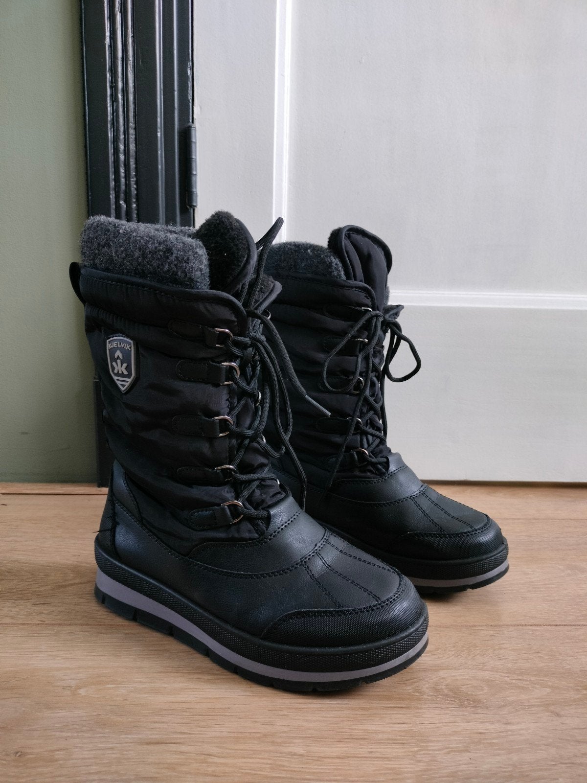 Kjelvik winterschoenen, maat 37, zwart gevoerd warm, laars, Ophalen, Zo goed als nieuw, Maat 38/40 (M), Overige typen