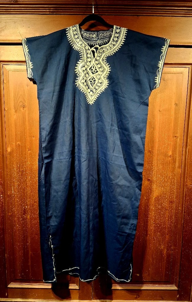 mooie kaftan donkerblauw met wit kant XL, Maat 46/48 (XL) of groter, Zo goed als nieuw, Onder de knie, Verzenden