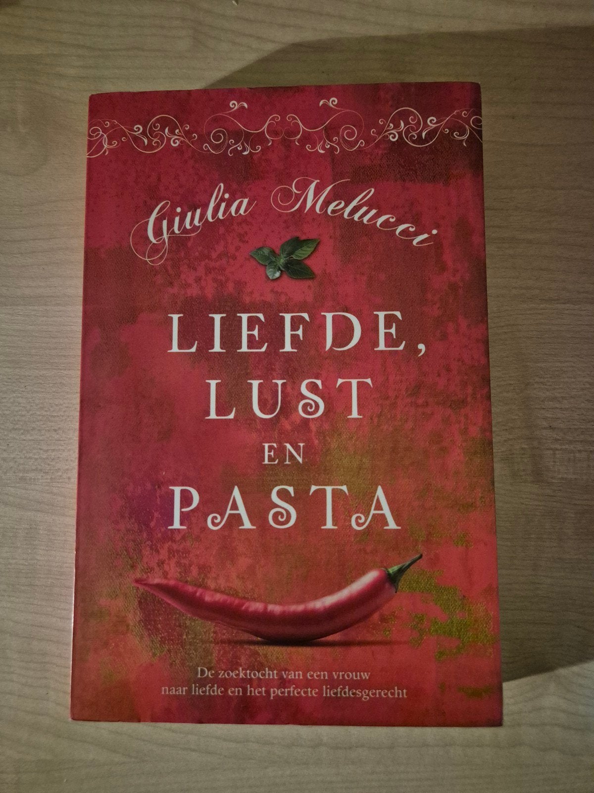Liefde, Lust en Pasta - Giulia Melucci ***zgan***, Boeken, Ophalen of Verzenden, Zo goed als nieuw